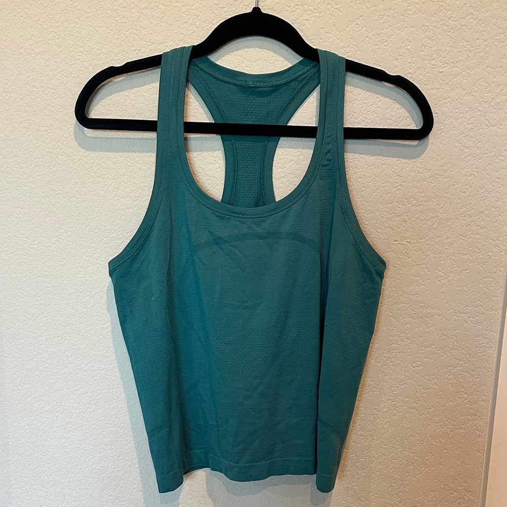 💚 LULULEMON 💚 Racerback Tank Top